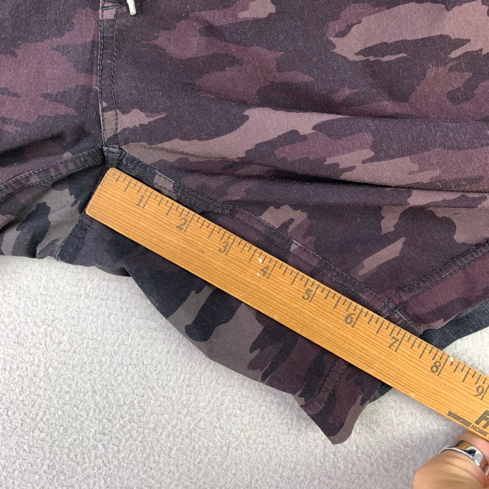 vuori Kore Short 7" Mens Medium Camo Athletic Gym Training Distressed - Picture 9 of 11